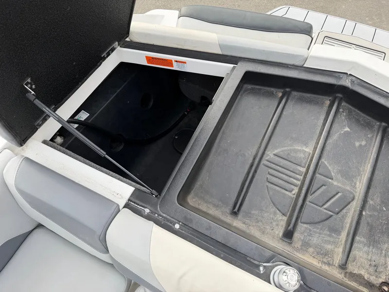 Slide: The Image of Malibu Wakesetter 22 LSV 2022 - 32