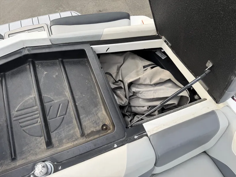 Slide: The Image of Malibu Wakesetter 22 LSV 2022 - 33