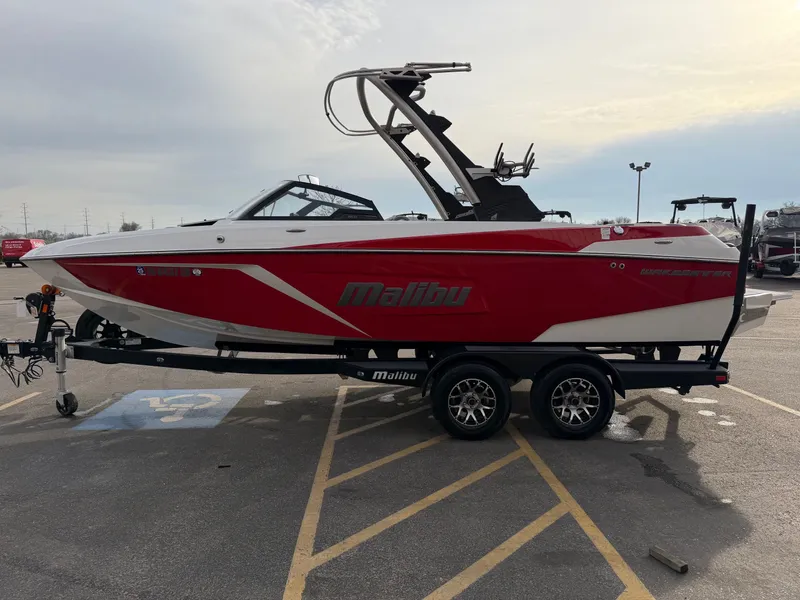 Slide: The Image of Malibu Wakesetter 22 LSV 2022 - 8