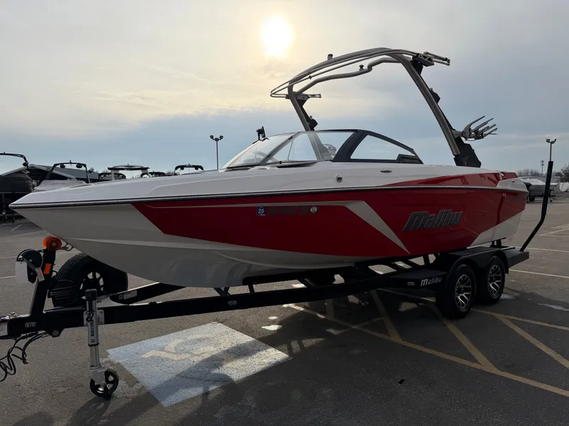 Slide: The Image of Malibu Wakesetter 22 LSV 2022 - 9