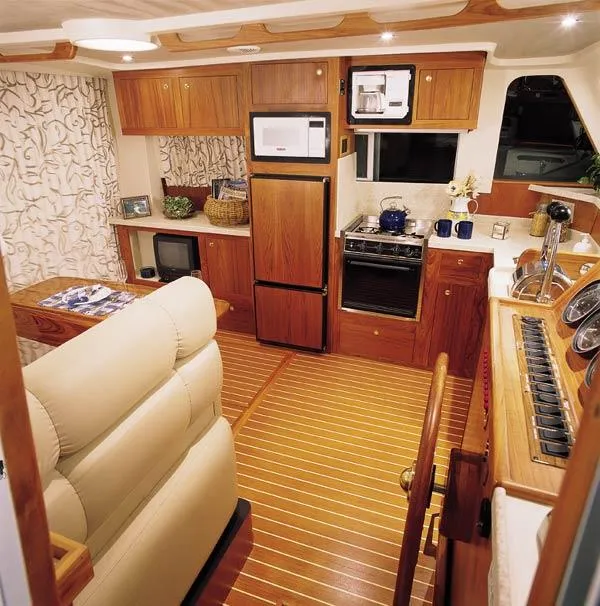 Slide: The Image of Mainship 390 Trawler 2001 - 3