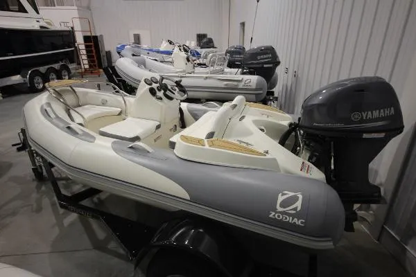 Slide: The Image of Zodiac Yachtline 340DL NEO 40hp In Stock 2015 - 9