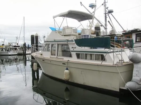 Slide: The Image of Tollycraft 34 Tri Cabin 1974 - 1