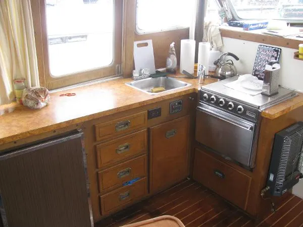 Slide: The Image of Tollycraft 34 Tri Cabin 1974 - 5