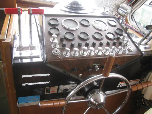 Slide: The Image of Tollycraft 34 Tri Cabin 1974 - 7