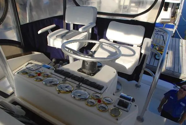 Slide: The Image of Luhrs 350 Convertible 1991 - 8