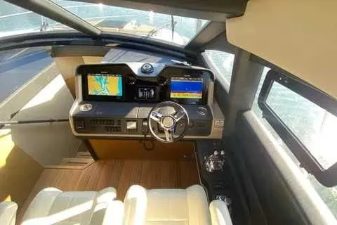 Slide: The Image of Sea Ray L590 2017 - 11