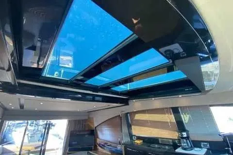 Slide: The Image of Sea Ray L590 2017 - 13