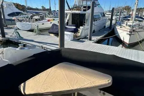 Slide: The Image of Sea Ray L590 2017 - 23