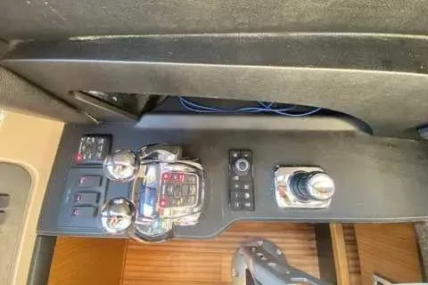 Slide: The Image of Sea Ray L590 2017 - 5