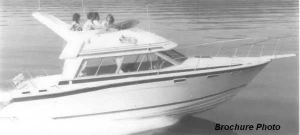 Slide: The Image of Bayliner 2850 Contessa Flybridge 1987 - 0
