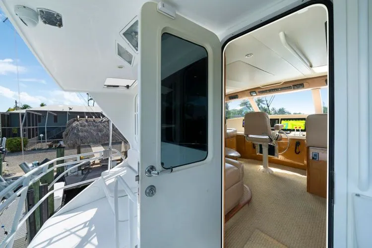 Slide: The Image of 2004 Viking Enclosed Bridge - Image 16 - 16