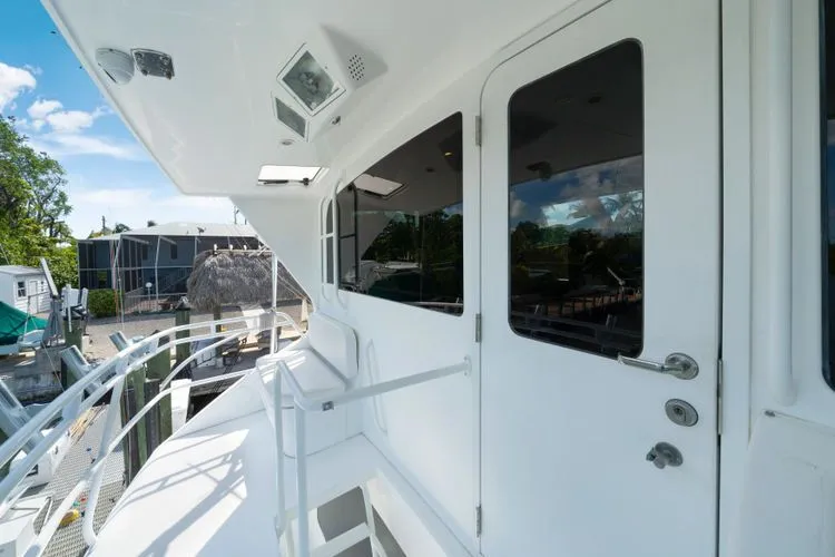 Slide: The Image of 2004 Viking Enclosed Bridge - Image 17 - 17