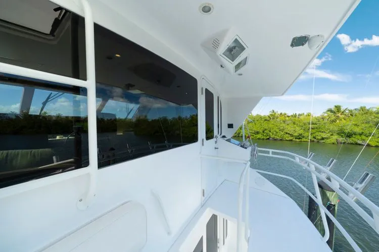 Slide: The Image of 2004 Viking Enclosed Bridge - Image 18 - 18