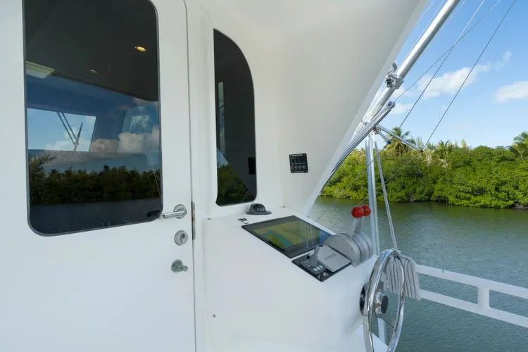 Slide: The Image of 2004 Viking Enclosed Bridge - Image 19 - 19