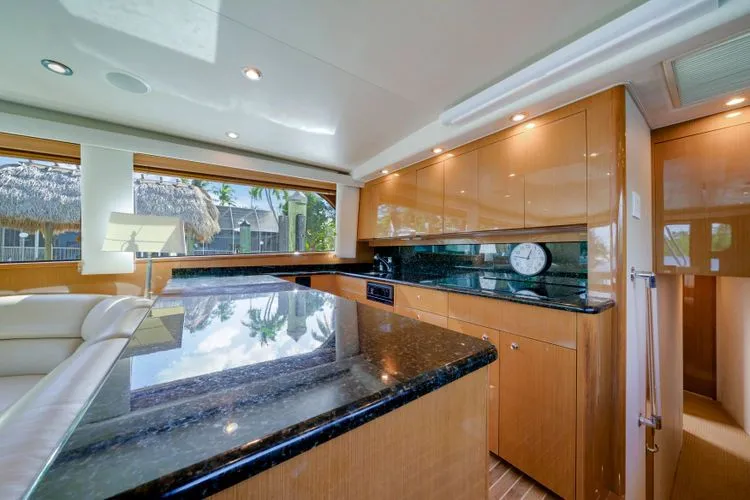 Slide: The Image of 2004 Viking Enclosed Bridge - Image 25 - 25