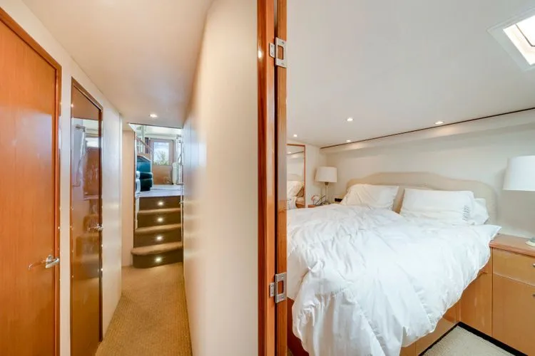 Slide: The Image of 2004 Viking Enclosed Bridge - Image 31 - 31