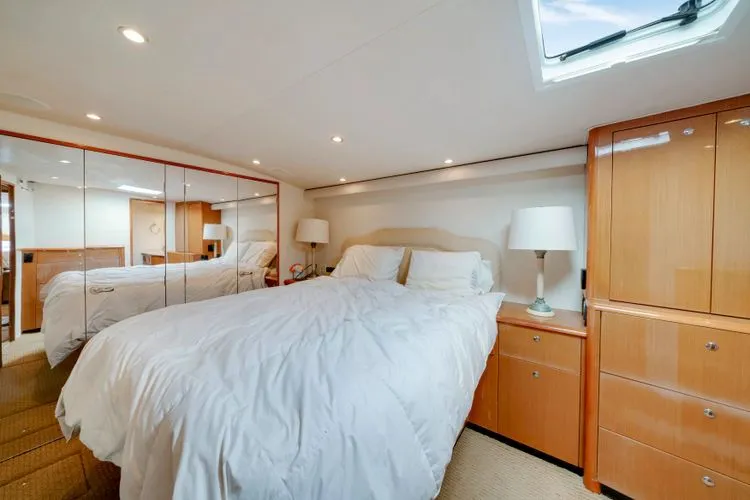 Slide: The Image of 2004 Viking Enclosed Bridge - Image 32 - 32