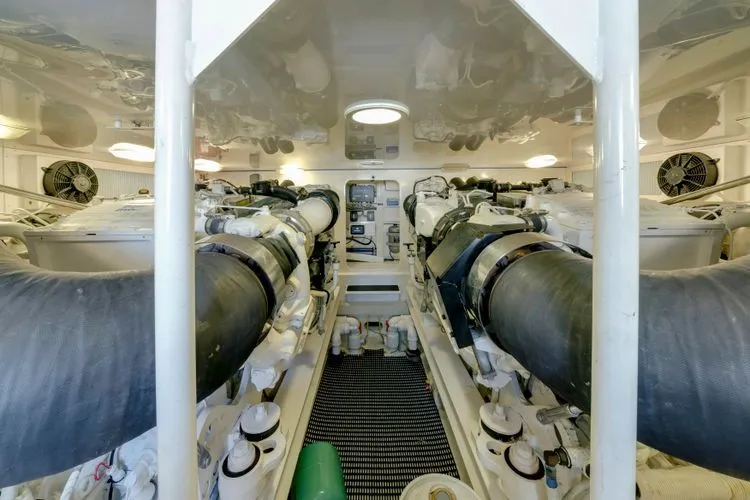 Slide: The Image of 2004 Viking Enclosed Bridge - Image 37 - 37