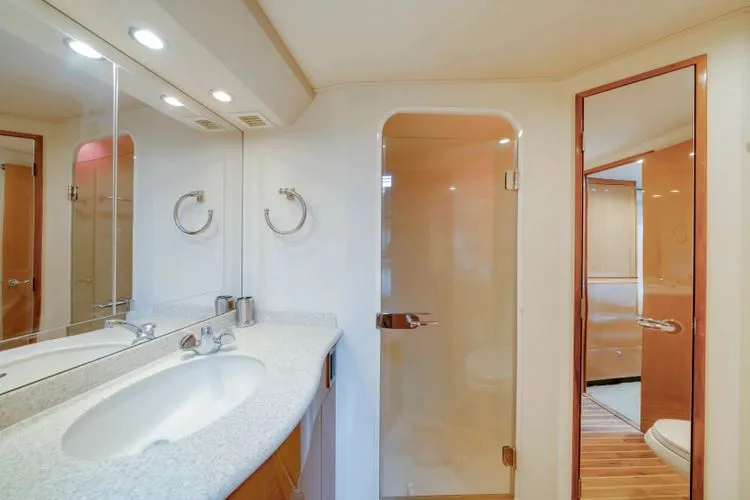 Slide: The Image of 2004 Viking Enclosed Bridge - Image 41 - 41