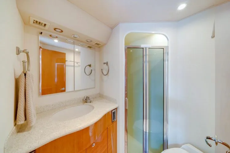 Slide: The Image of 2004 Viking Enclosed Bridge - Image 44 - 44