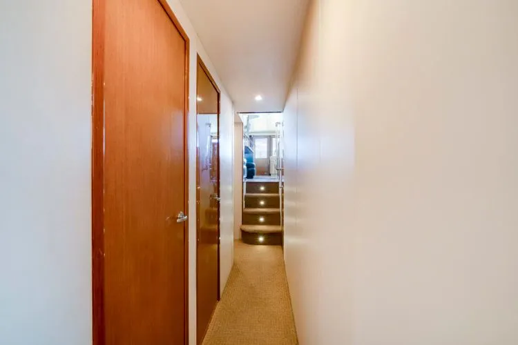 Slide: The Image of 2004 Viking Enclosed Bridge - Image 51 - 51