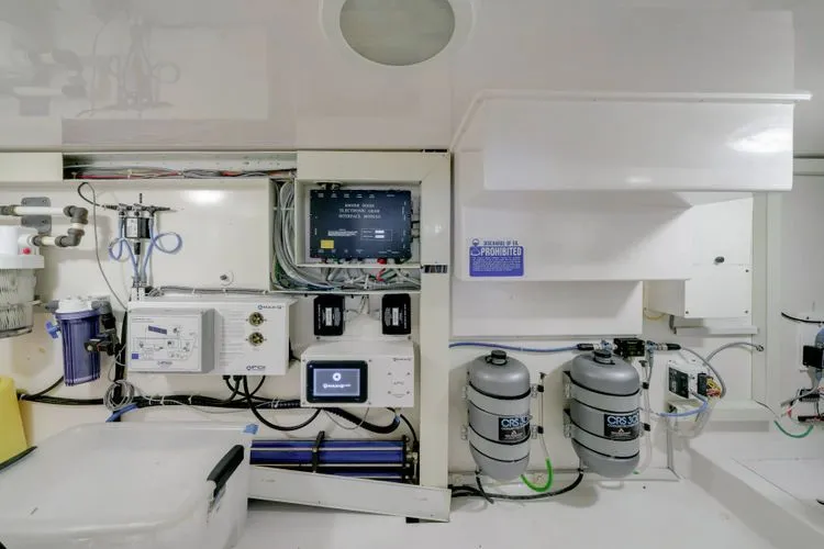 Slide: The Image of 2004 Viking Enclosed Bridge - Image 54 - 54