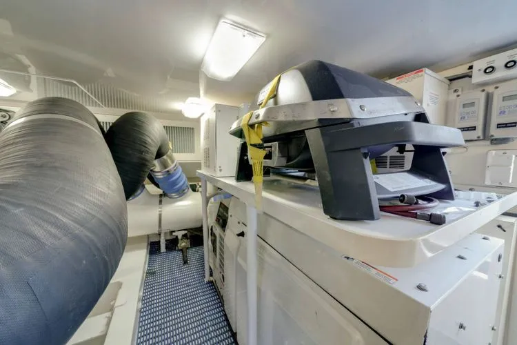 Slide: The Image of 2004 Viking Enclosed Bridge - Image 57 - 57