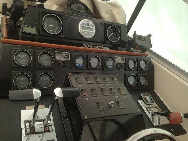 Slide: The Image of Wellcraft 313 Sun Cruiser 1982 - 2