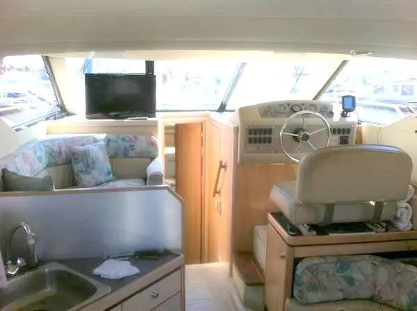 Slide: The Image of Bayliner 3258 Command Bridge 1995 - 4