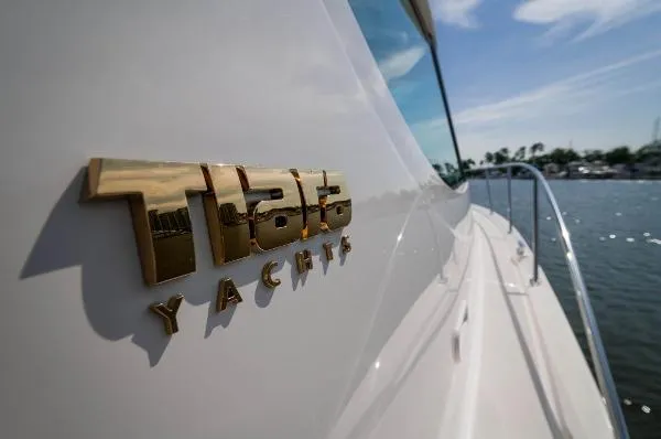 Slide: The Image of Tiara 3900 Sovran 2013 - 2
