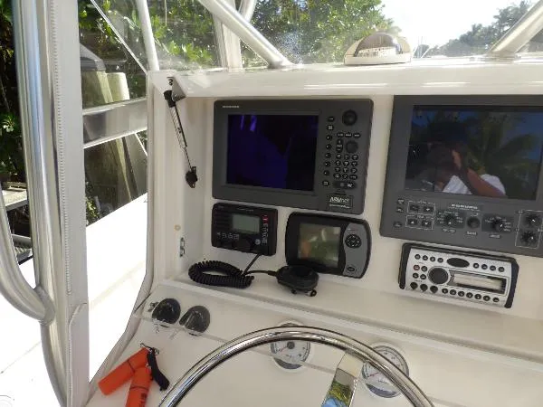Slide: The Image of SeaVee 320B 2007 - 6