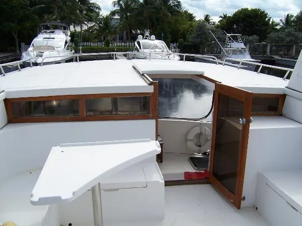 Slide: The Image of Heritage Nova Sundeck Trawler 1989 - 10