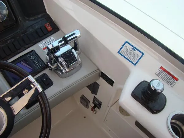 Slide: The Image of Sea Ray 390 Sundancer 2010 - 7