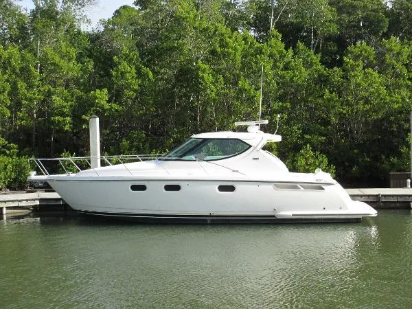 Slide: The Image of Tiara 3900 Sovran 2010 - 0
