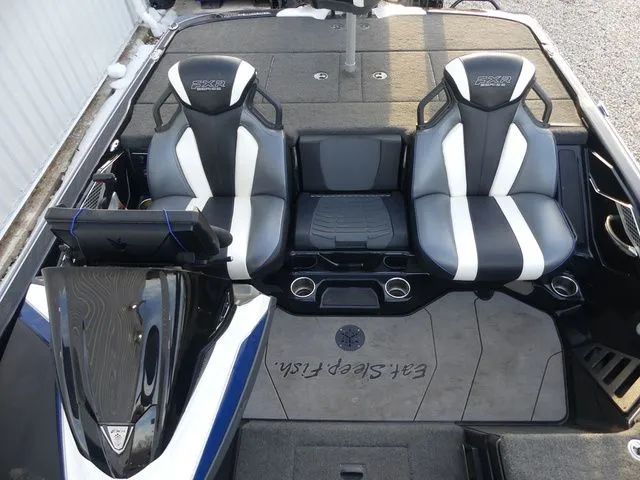 Slide: The Image of Skeeter FXR21 Select 2022 - 12