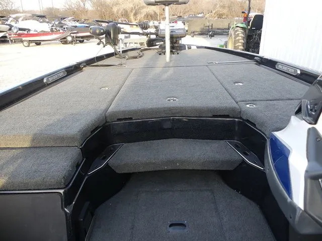 Slide: The Image of Skeeter FXR21 Select 2022 - 14