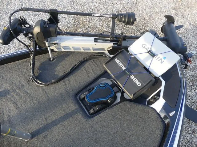 Slide: The Image of Skeeter FXR21 Select 2022 - 16