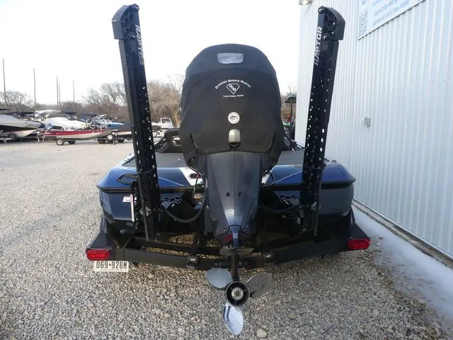 Slide: The Image of Skeeter FXR21 Select 2022 - 5