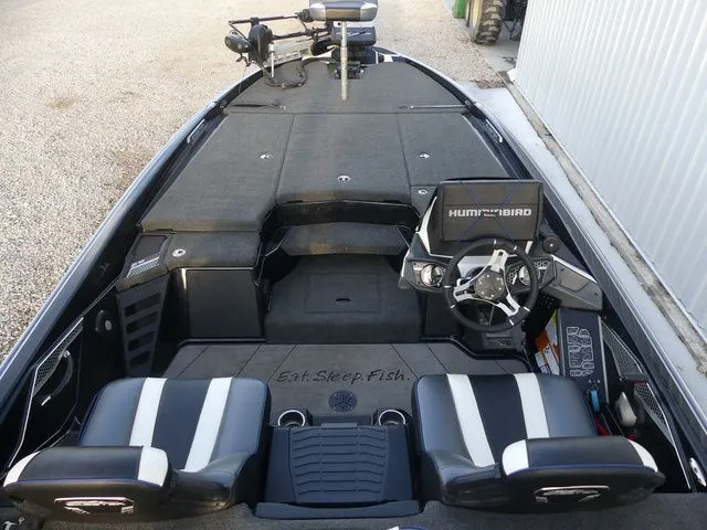 Slide: The Image of Skeeter FXR21 Select 2022 - 8