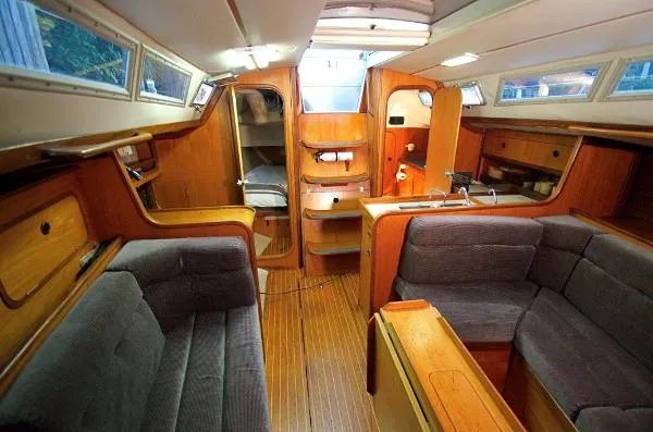 Slide: The Image of Beneteau 345 1986 - 11