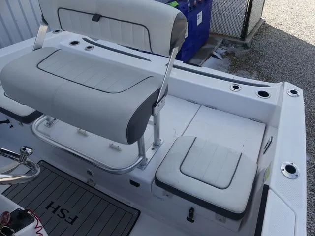 Slide: The Image of Yamaha 210 FSH Deluxe 2020 - 17