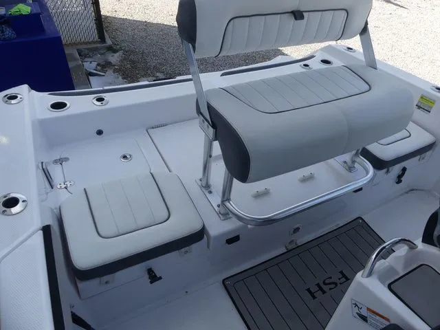 Slide: The Image of Yamaha 210 FSH Deluxe 2020 - 20