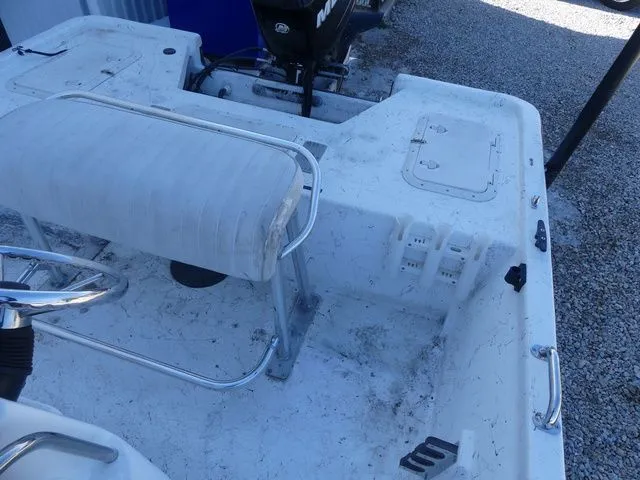 Slide: The Image of Mako 191 Center Console 2010 - 15