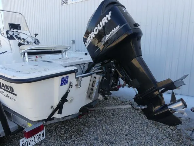 Slide: The Image of Mako 191 Center Console 2010 - 4