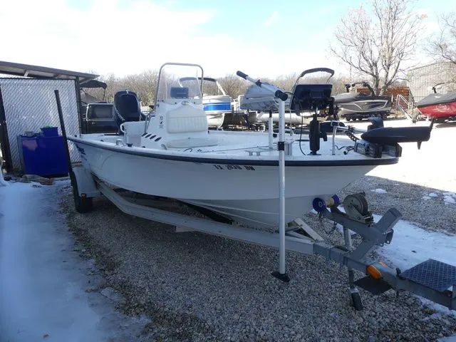 Slide: The Image of Mako 191 Center Console 2010 - 6