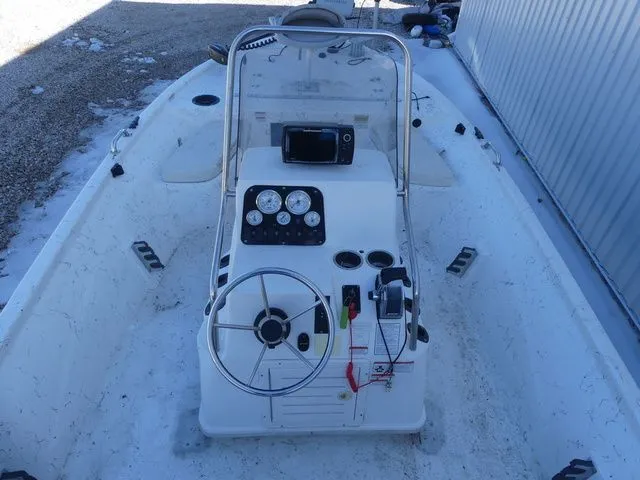 Slide: The Image of Mako 191 Center Console 2010 - 7