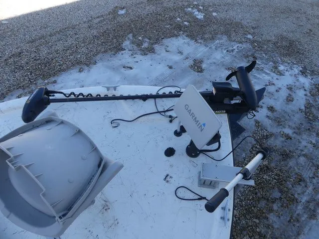 Slide: The Image of Mako 191 Center Console 2010 - 8