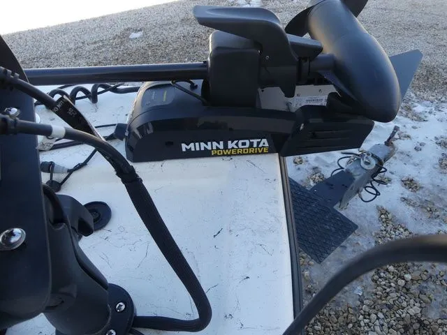 Slide: The Image of Mako 191 Center Console 2010 - 9