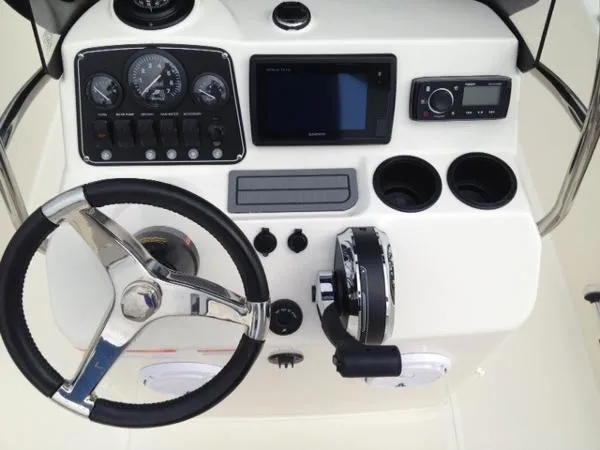 Slide: The Image of Boston Whaler 170 Dauntless 2014 - 1